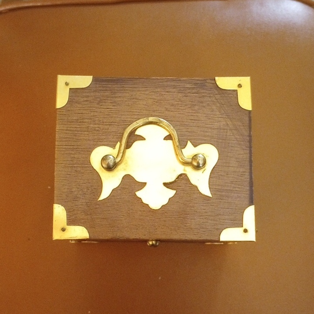 Vintage Wood & Brass 8 Coaster Set in Decorative Caddy - Picture 3 of 8